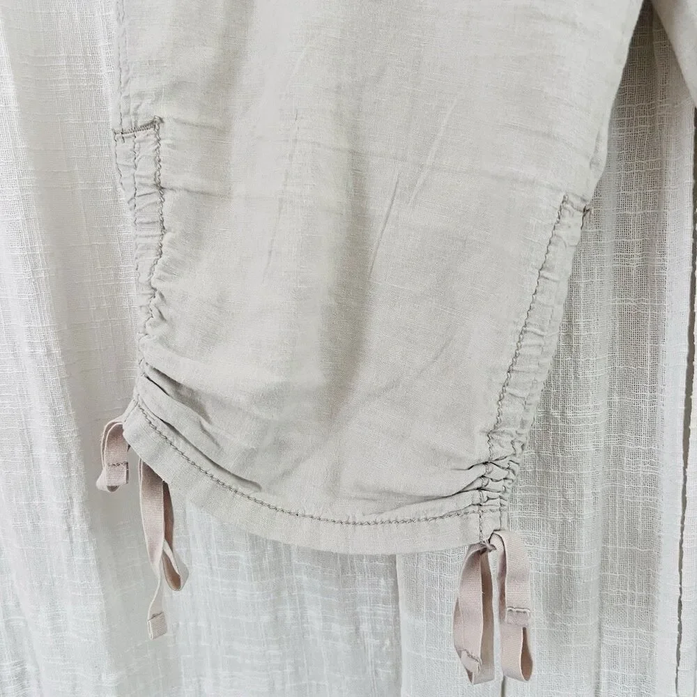 Bandolino Light Beige Cropped Cargo Capris - Picture 4 of 9
